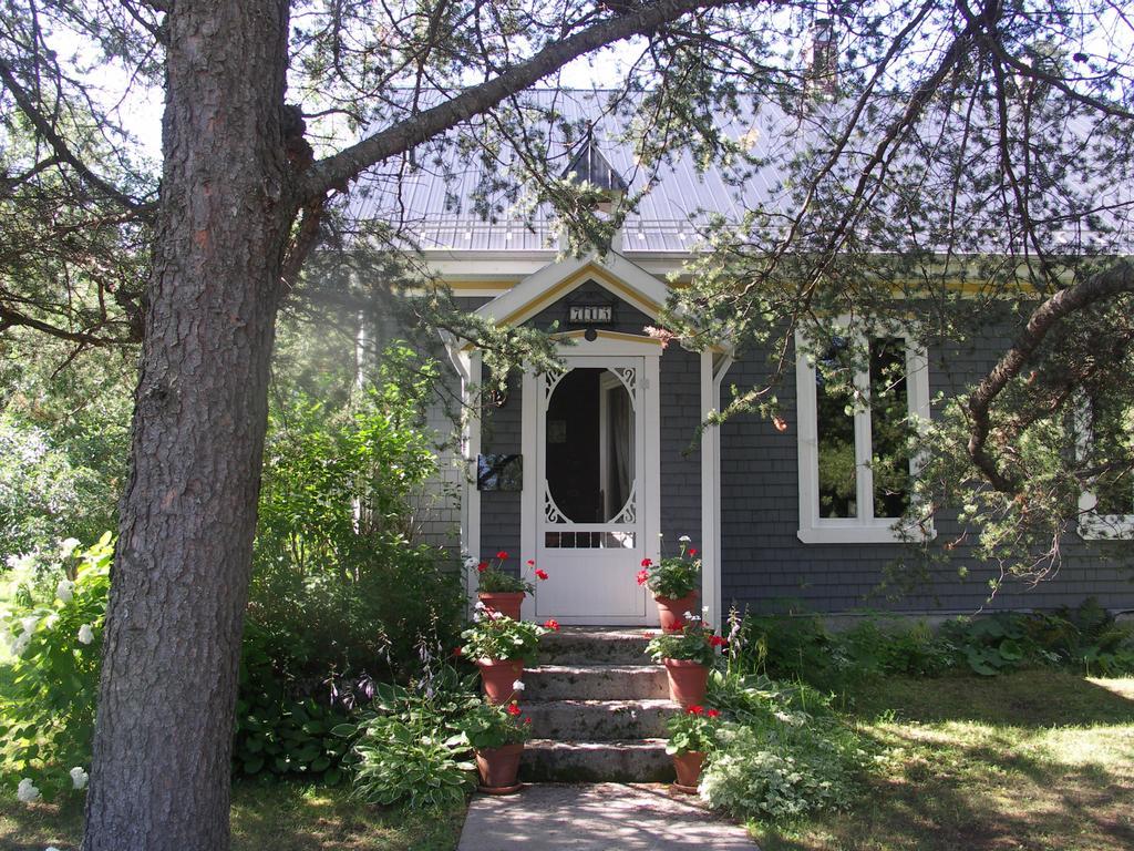 Vieille Ecole Du Rang 3 Bed & Breakfast